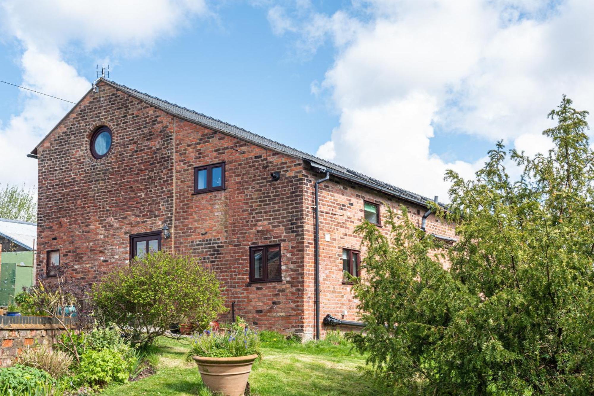 Brook Farm Barn Villa Frodsham Exterior photo